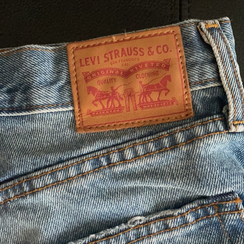 Levi shorts - Picture 3 of 5
